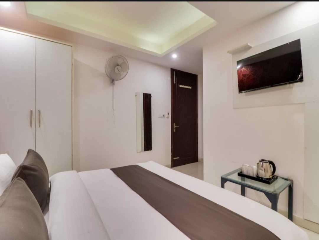 Hotel O Galaxy Stay New Delhi Exterior photo
